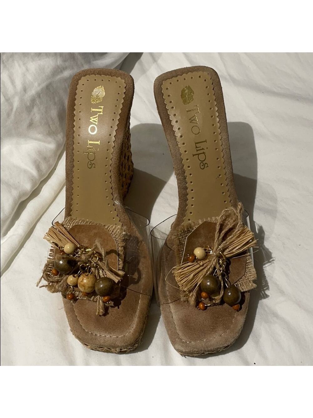 Two lips 8 tan platform mule sandal euc box